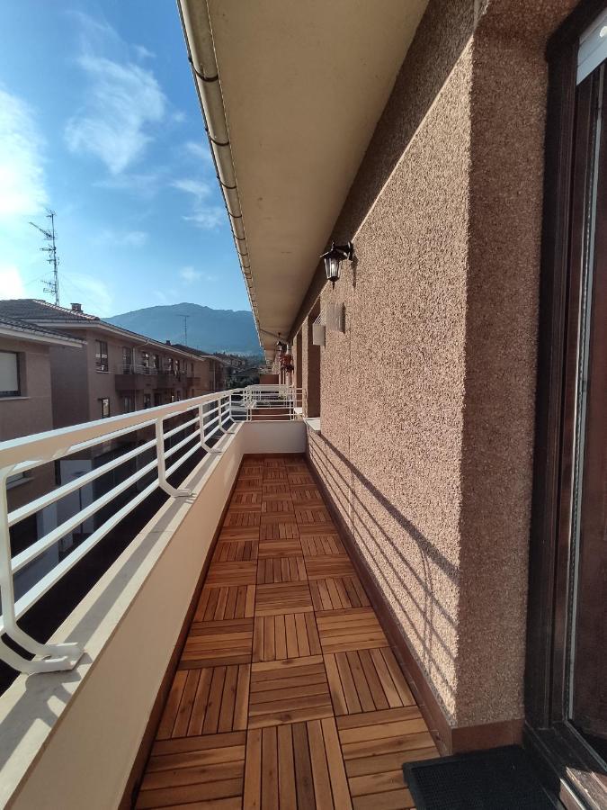 Acogedor Apartamento Junto A La Plaza Villasana de Mena Exterior foto